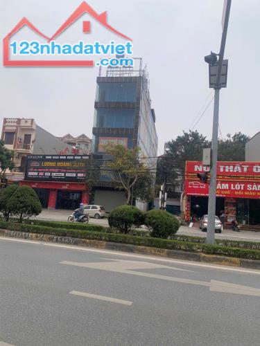 Bán nhà 5 tầng sẵn thang máy, đường Nguyễn Tất Thành, Vĩnh Yên lh_0987673102