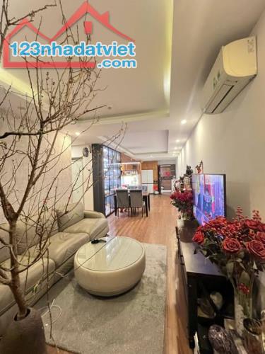BÁN NHÀ Ở HOÀNG QUỐC VIỆT, ngõ ô tô tránh, 64m, mt 6m, 17.7 tỷ - 2