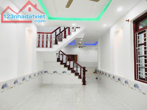 QUẬN 12- HIỆP THÀNH-NHÀ MỚI VÀO Ở NGAY-107M2, 3 TẦNG NGANG 5.6M CHỈ 5 TỶ 800