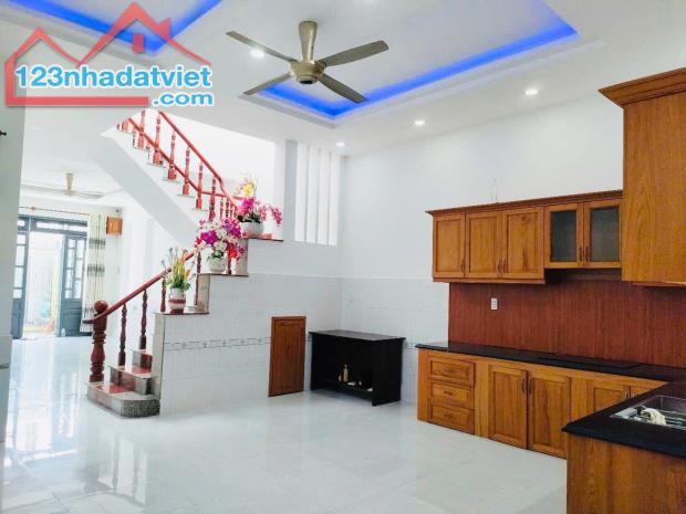 QUẬN 12- HIỆP THÀNH-NHÀ MỚI VÀO Ở NGAY-107M2, 3 TẦNG NGANG 5.6M CHỈ 5 TỶ 800 - 2