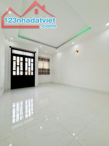 QUẬN 12- HIỆP THÀNH-NHÀ MỚI VÀO Ở NGAY-107M2, 3 TẦNG NGANG 5.6M CHỈ 5 TỶ 800 - 3