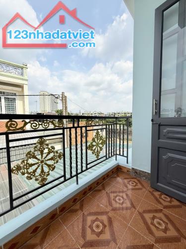 QUẬN 12- HIỆP THÀNH-NHÀ MỚI VÀO Ở NGAY-107M2, 3 TẦNG NGANG 5.6M CHỈ 5 TỶ 800 - 4