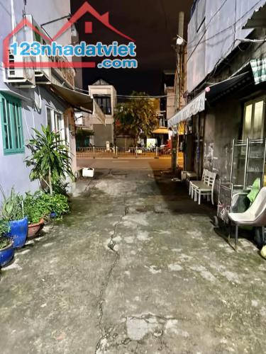 Bán nhà hẻm rộng Phạm Văn Chí,P.7,Q.6,dt: 3,7 x 14 nhà xây 2 tầng 3 Tỷ 99.