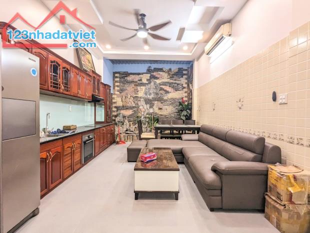 Cần bán nhà Hoàng Văn Thái – Thanh Xuân 70m2X7T giá chỉ 23.8 tỷ.