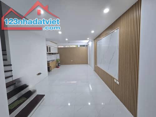 BÁN NHÀ LẠC LONG QUÂN_ DÂN XÂY_ NGÕ RỘNG _HAI THOÁNG_NHÀ ĐẸP Ở NGAY_DT 44m2_4T CHỈ 8.5 TỶ