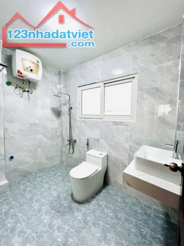 BÁN NHÀ LẠC LONG QUÂN_ DÂN XÂY_ NGÕ RỘNG _HAI THOÁNG_NHÀ ĐẸP Ở NGAY_DT 44m2_4T CHỈ 8.5 TỶ - 2
