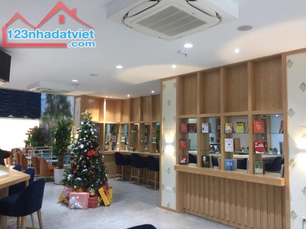 Cho thuê nhà mặt phố Hàn Thuyên, DT 120 m2 x 7,5 tầng, MT 7 m,  có thang máy,PCCC