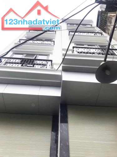 HIẾM-NHÀ LẠC LONG QUÂN ĐẸP 7 TẦNG THANG MÁY, NGÕ RỘNG GẦN 3M THẲNG TẮP 35m2x7T_8,6TỶ