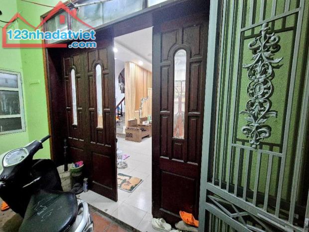 Ngõ 207 Trương Định 38m2 4 tầng ngõ nông gần phố .Giá 5,6 tỷ
