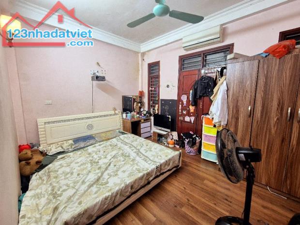 Ngõ 207 Trương Định 38m2 4 tầng ngõ nông gần phố .Giá 5,6 tỷ - 3