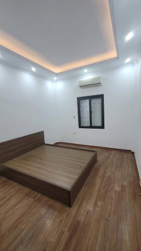 Chính chủ bán nhà mới, sân riêng,  gần ô tô, Vũ Tông Phan, Thanh Xuân DT: 50m2, 4 tầng.