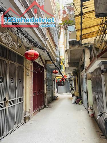 Chính chủ bán nhà mới, sân riêng,  gần ô tô, Vũ Tông Phan, Thanh Xuân DT: 50m2, 4 tầng. - 1