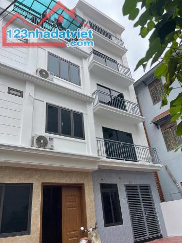 Bán nhà 5 tầng thang máy DT40m gần KĐT Vinsmart