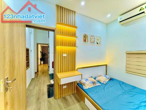 Siêu Phẩm Triều Khúc – Ôtô – Kinh doanh -Ngõ thông- DT: 35m2 5Tầng Giá 6,5 Tỷ - 4