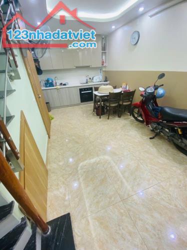 CỰC HIẾM- 5M RA HỒ - O TO TRÁNH - ĐỐNG ĐA- Ở NGAY