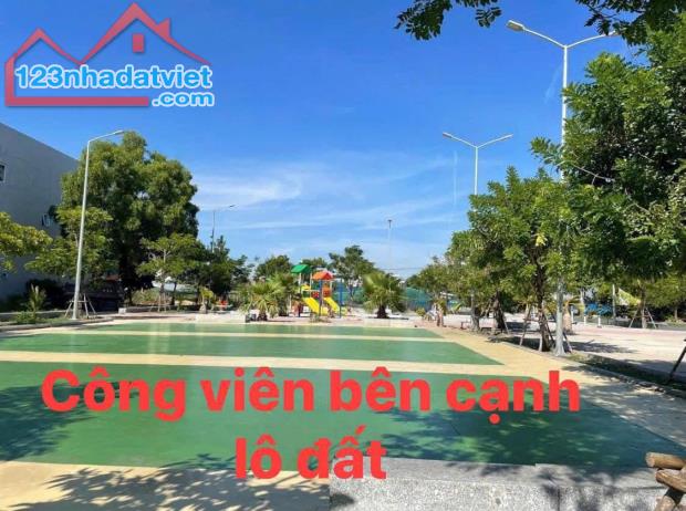 Bán lô góc giá cực tốt sát công viên, vị trí cực đẹp khu biển Sơn Thủy !