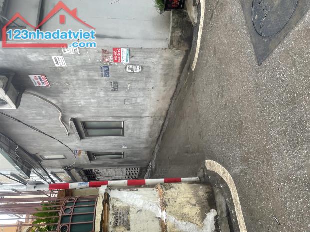 Bán nhà cấp 4 Bát Khối 52m2 giá 5,6 tỷ ngõ thông, ô tô vào tận nhà, 2 mặt thoáng.