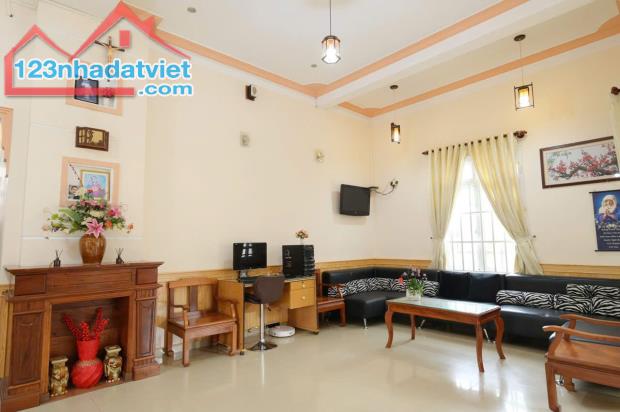 Do cần bán gấp nên chính chủ có Deal SALE SỐC  Biệt Thự Song Lập cao cấp, toạ lạc trên - 2