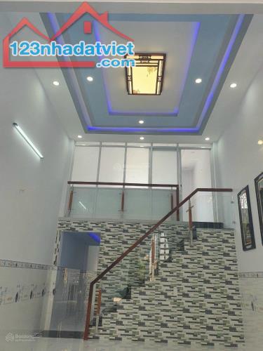 Nhà ngộp hàng vip! Sát bên Q12, 47m2 giá 1 tỷ 888, ngay cầu Dừa, Lê Văn Khương, 3PN SHR