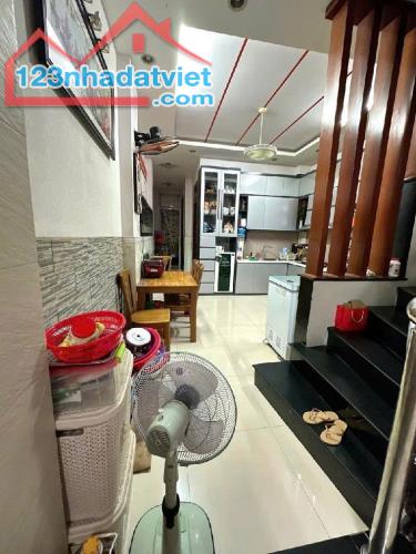 Tân Phú, Nhà đẹp 4 tầng, Dt 80m2, Đường nhựa Kinh Doanh giá rẻ - 2