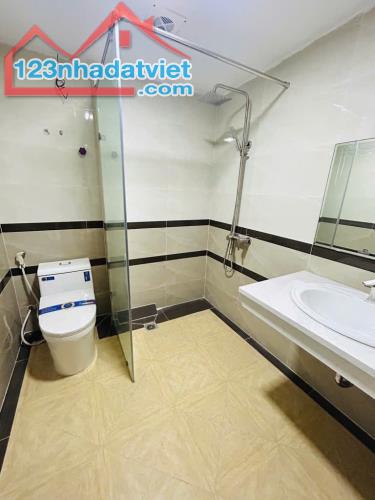 Bán nhà phố Lương Khánh Thiện 40m 5T 6 ngủ. Dòng tiền 300 triệu/năm. Chỉ 7 tỷ 500 triệu - 3