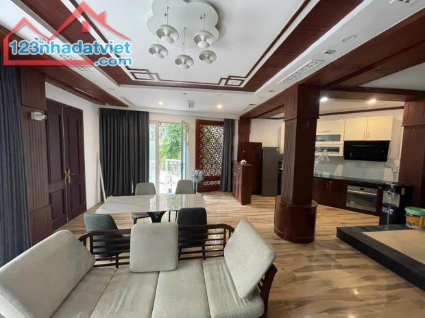 Bán Căn Biệt Thự Đường Hoàng Hoa Thám 129m2 x 4 tầng, 2 mặt ngõ rộng ô tô tránh vỉa hè,