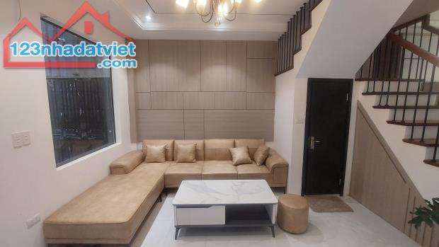 NHÀ 38M2*5T GIÁP BÁT, MỚI TINH, GẦN Ô TÔ, MẶT TIỀN RỘNG