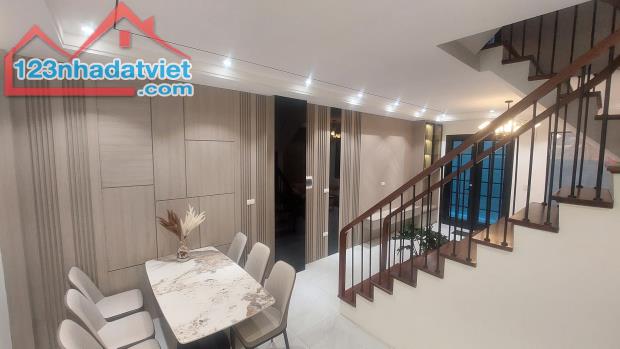 NHÀ 38M2*5T GIÁP BÁT, MỚI TINH, GẦN Ô TÔ, MẶT TIỀN RỘNG - 2