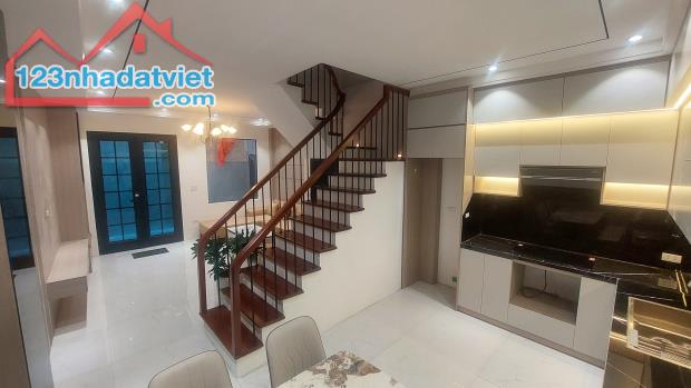 NHÀ 38M2*5T GIÁP BÁT, MỚI TINH, GẦN Ô TÔ, MẶT TIỀN RỘNG - 4