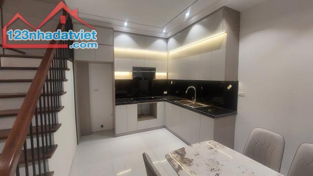 NHÀ 38M2*5T GIÁP BÁT, MỚI TINH, GẦN Ô TÔ, MẶT TIỀN RỘNG - 5