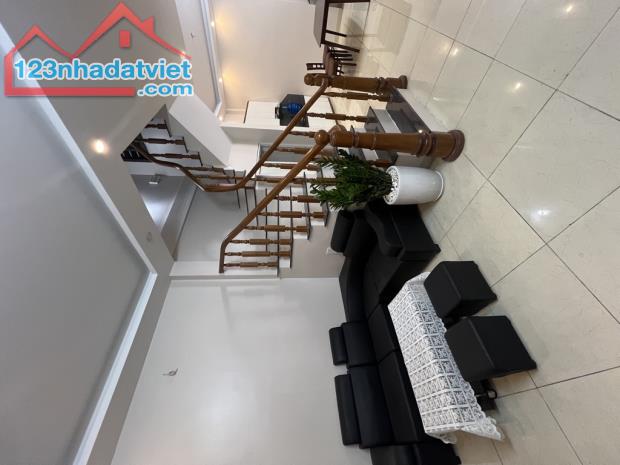 Bán Nhà Thạch Bàn, Ngõ Nông, Gần Oto Tránh, 42m x 4 Tầng, Giá 5,99 Tỷ