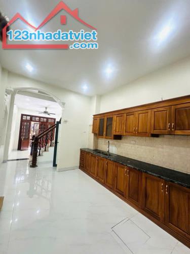 🏡 BÁN NHÀ VĂN QUÁN – Ô TÔ ĐỖ CỬA – 2 THOÁNG! ✔ Diện tích: 45m² – 5 tầng hiện đại ✔ Đường - 2