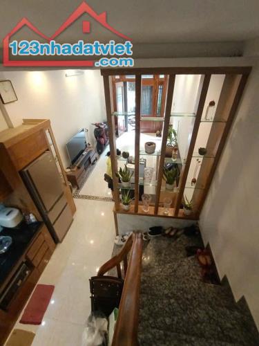 Ngõ nông, ô tô đỗ cửa, ful nội thất, gần trung tâm. Ngõ 68 Nguyễn Văn Linh 30,2m2.  5.x tỷ - 1