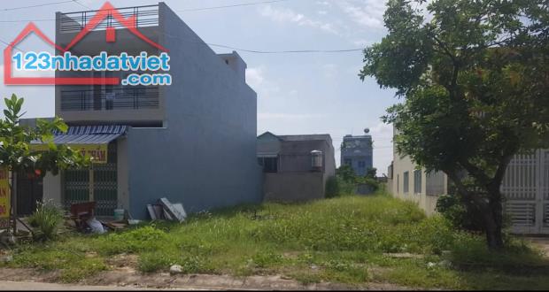 Ba mẹ tôi cần bán lô đất thổ cư ở Củ Chi TP HCM. DT 100m2 (5x20m) full thổ cư giá 1tỷ3