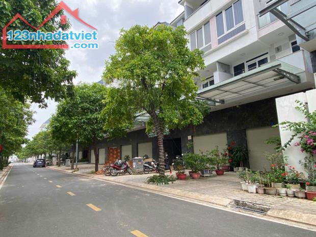 Bán căn shophouse khu Biệt Thự Văn Hoa - 13 tỷ