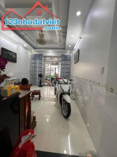 NHÀ ĐẸP HẺM 6M - GIÁP TRƯỜNG CHINH & KHU CHUNG CƯ RUBY NGUYỄN SỸ SÁCH TB - DT 95M² - 3 TẦN - 1