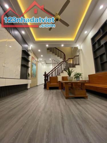 Hàng xóm KĐT Xa La ô tô đỗ trong nhà, lô Góc gần chợ 50m2 chỉ 6.79 tỷ. LH 0989626116