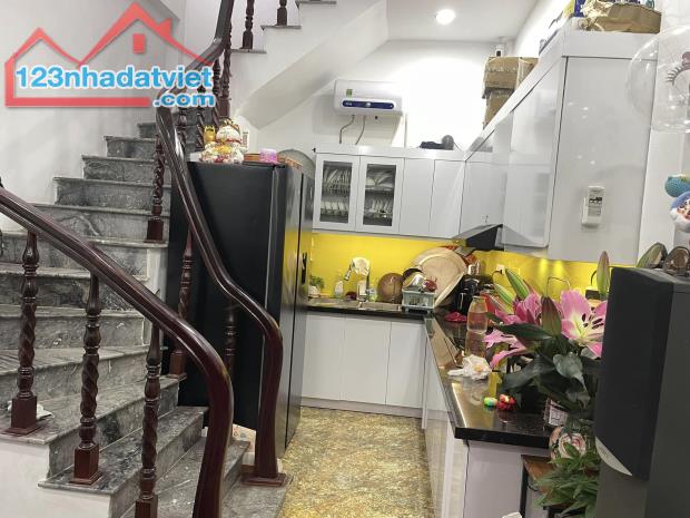 Bán Nhà Xuân Thuỷ 25M x 5T Chỉ 5,9 Tỷ.Full nội thất, gần phố, 2 thoáng - 2