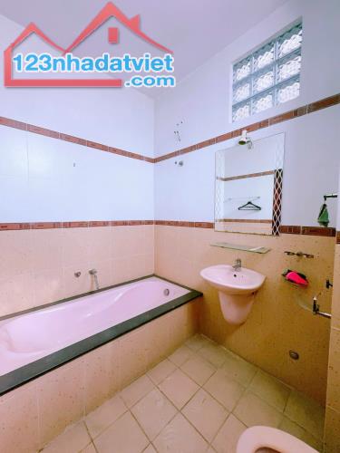 Bán nhà 4 lầu và tầng hầm mặt tiền Đồng Khởi, ngay Bệnh Viện Đồng Nai, 94m2, giá 14 tỷ 800 - 1