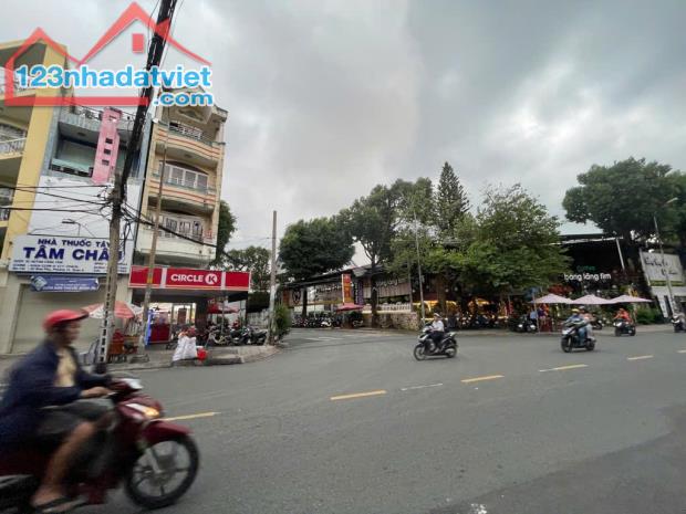BÁN NHÀ MẶT TIỀN VÀNH ĐAI TRONG KHU VIP TÊN LỬA 5TẦNG NGANG 6M NHỈNH 13 TỶ