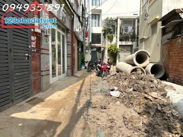 NHÀ NÁT HXH PHÚ NHUẬN 130M2 NGANG 6M CẤP4 SHR HOÀN CÔNG ĐỦ GIÁ 17,8 TỶ