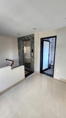 SIÊU HIẾM, CÓ 102: NHÀ 5 TẦNG, THANG MÁY, 6 NGỦ, 2 MẶT THOÁNG, DT: 43M2; CÁCH Ô TÔ 9M; TRU - 2