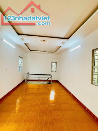 Bán căn nhà 2 tầng giá rẻ ngõ 18 Lạch Tray - 4
