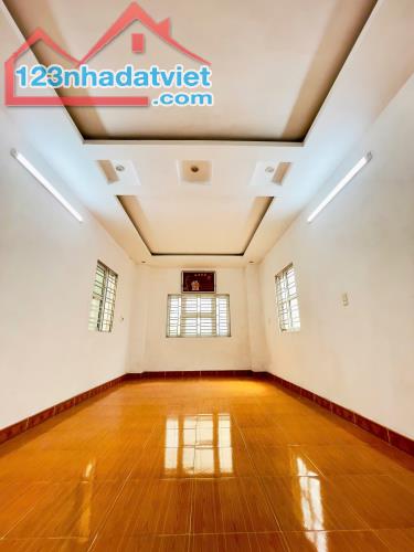 Bán căn nhà 2 tầng giá rẻ ngõ 18 Lạch Tray - 5