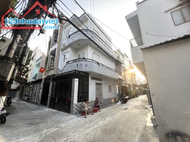 Bán nhà quận 6 - Hẻm xe hơi - Góc hai mặt hẻm thoáng mát 4.9 T