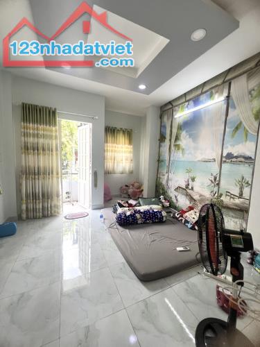 Bán nhà quận 6 - Hẻm xe hơi - Góc hai mặt hẻm thoáng mát 4.9 T - 3