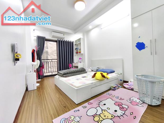 NHÀ MỚI ĐẸP LONG LANH - FULL NỘI THẤT - 50M RA HỒ ĐỀN LỪ - NGÕ THÔNG, Ở SƯỚNG!