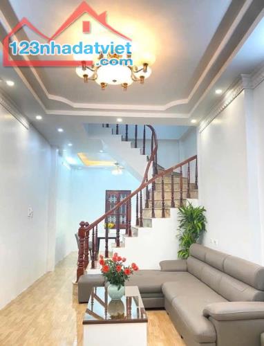 Nhà đẹp ở ngay Xuân Phương 43m x 5T MT 4,1 Ô TÔ gần, ở sướng 7,5 tỷ