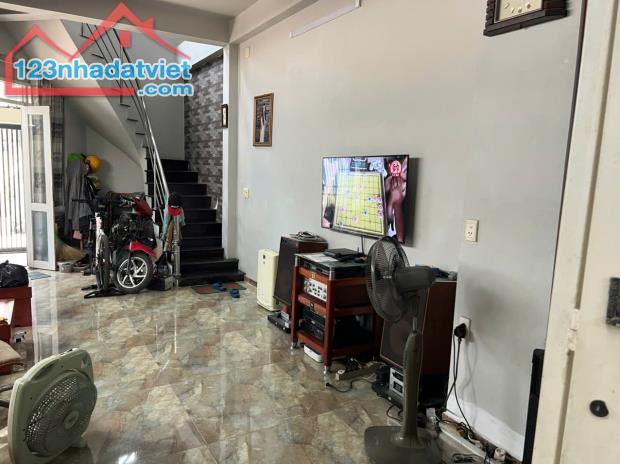 MUA NHÀ GÌ CHƯA NGƯỜI ĐẸP - NHÀ H.T.PHÁT Kế KDC NAMLONG 61m2 Nhỉnh 5tỷ - 3
