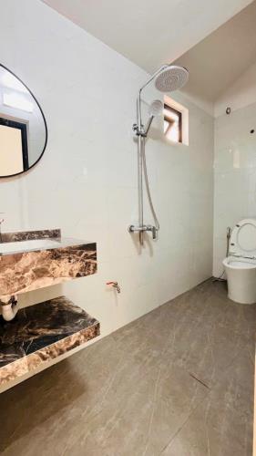 Bán nhà 3 tầng ngõ phố Yết Kiêu, ph Hải Tân, TP HD, 90.6m2, hướng tây bắc, 4 ngủ, chỉ 2.5x - 5
